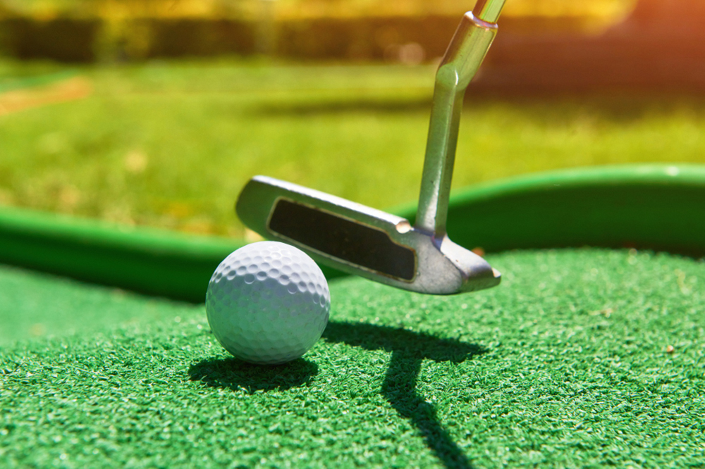 How to Create Your Dream Backyard Putting Green