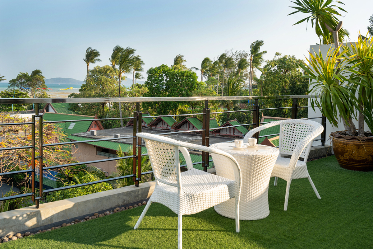 Transform Your Balcony Using Fake Grass