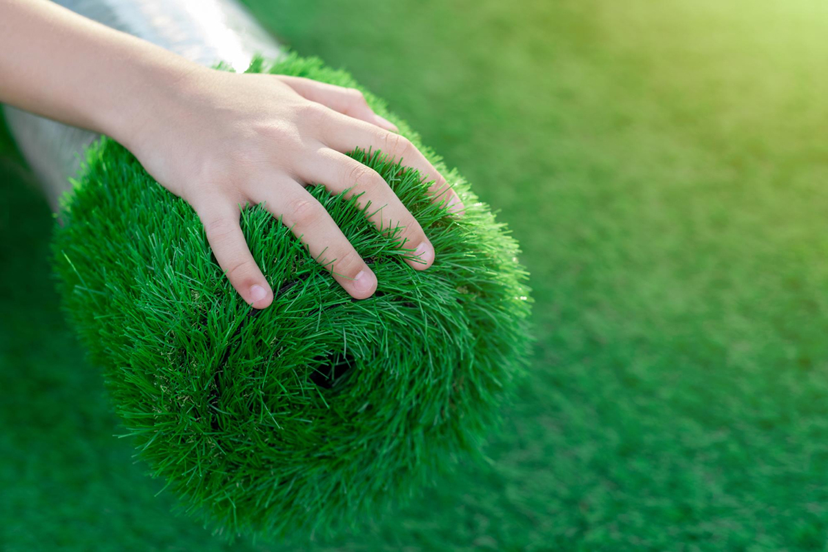 Tips on Cutting Artificial Grass to a Curved Edge