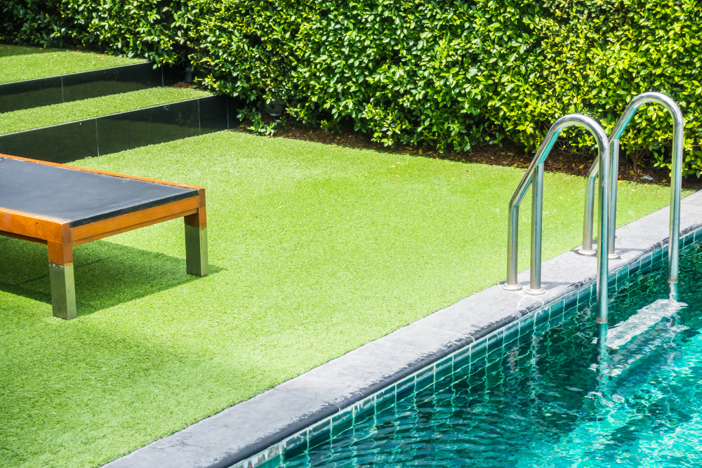 The Benefits of Artificial Grass for Pool Areas