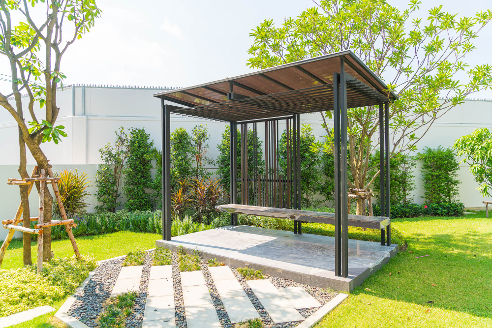 Transform Your Florida Backyard with Artificial Grass Design