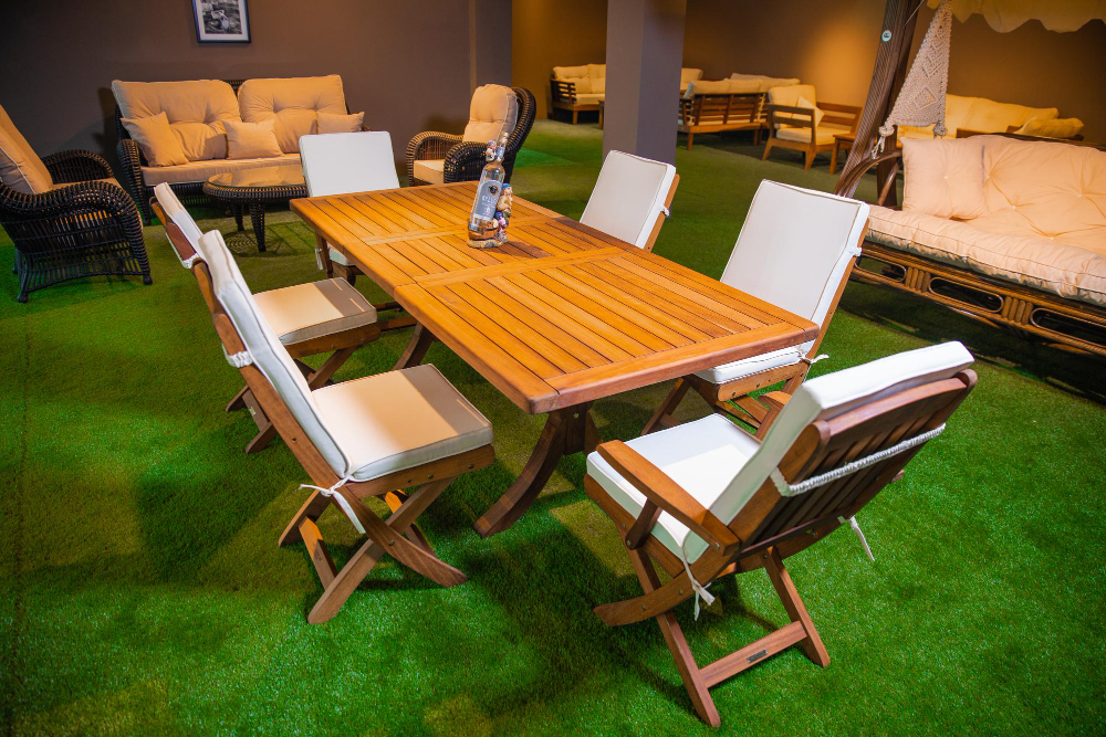 Can You Put Furniture on Artificial Grass? A Florida Homeowner's Guide